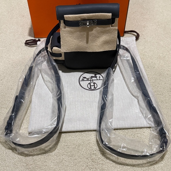 2025 Brand New Hermes Mini Kelly Jump Backpack - Gris Misty - PHW - K Stamp - Picture 3 of 13